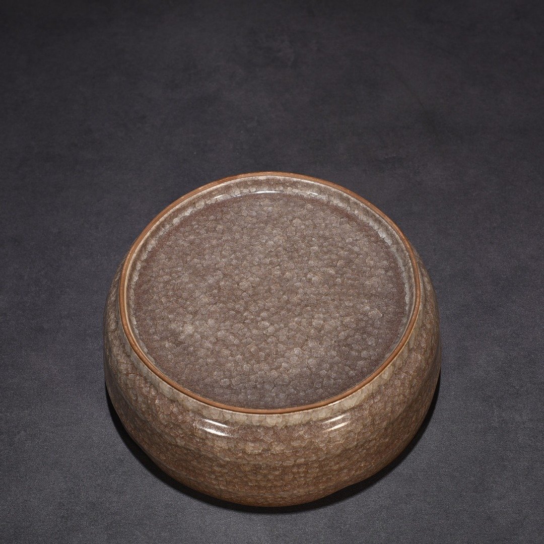 Song Dynasty Guan ice crackle dazzling pattern sunflower mouth wash