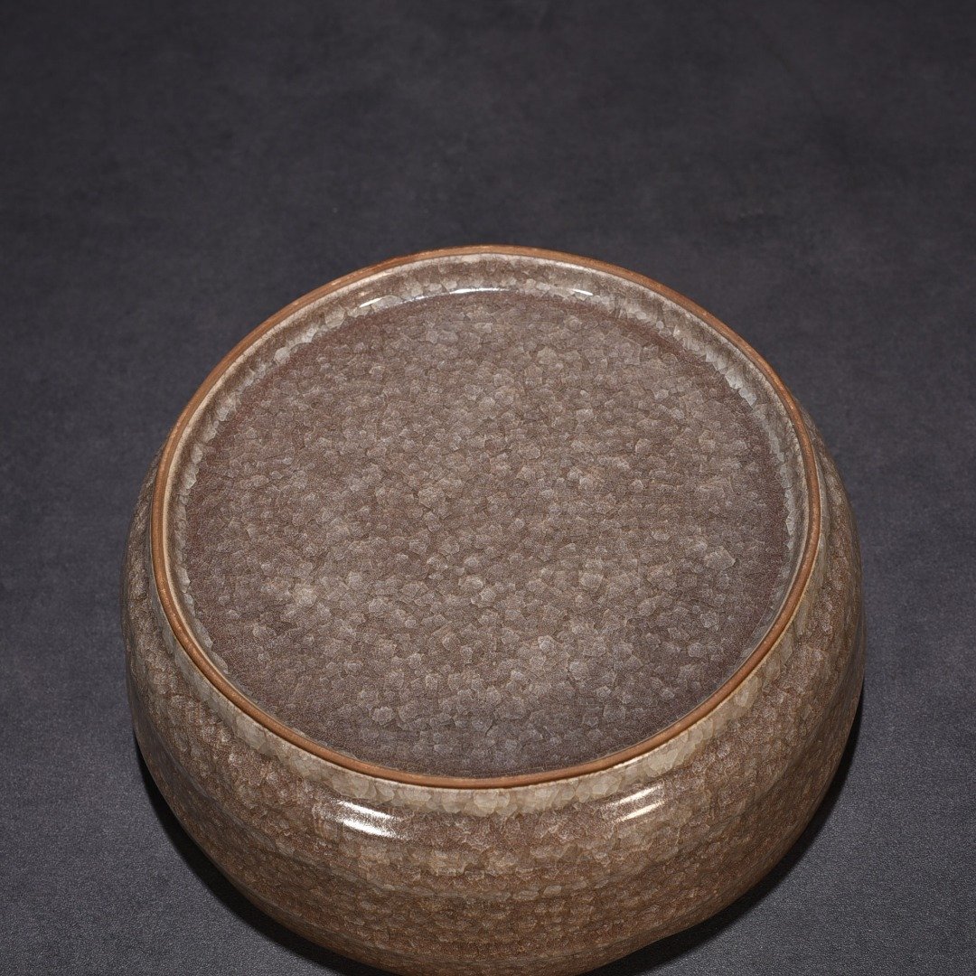 Song Dynasty Guan ice crackle dazzling pattern sunflower mouth wash