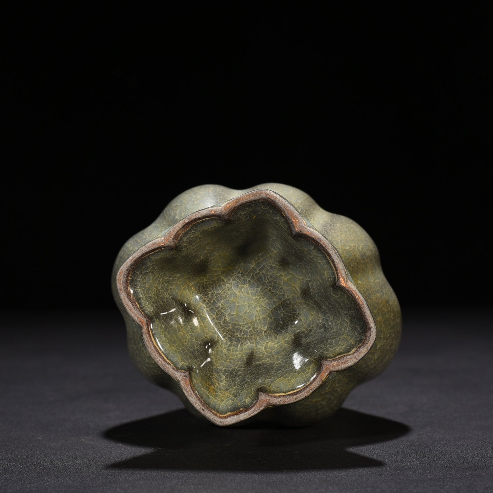Song Dynasty Guan Ice Cracked Melon Vase