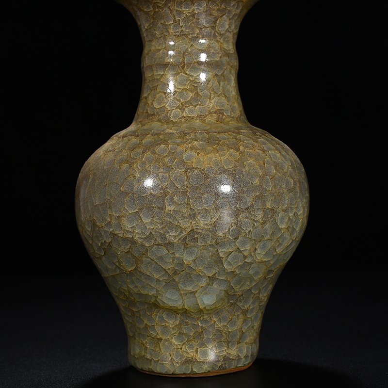 Song Dynasty Guan ice cracked flower goblet