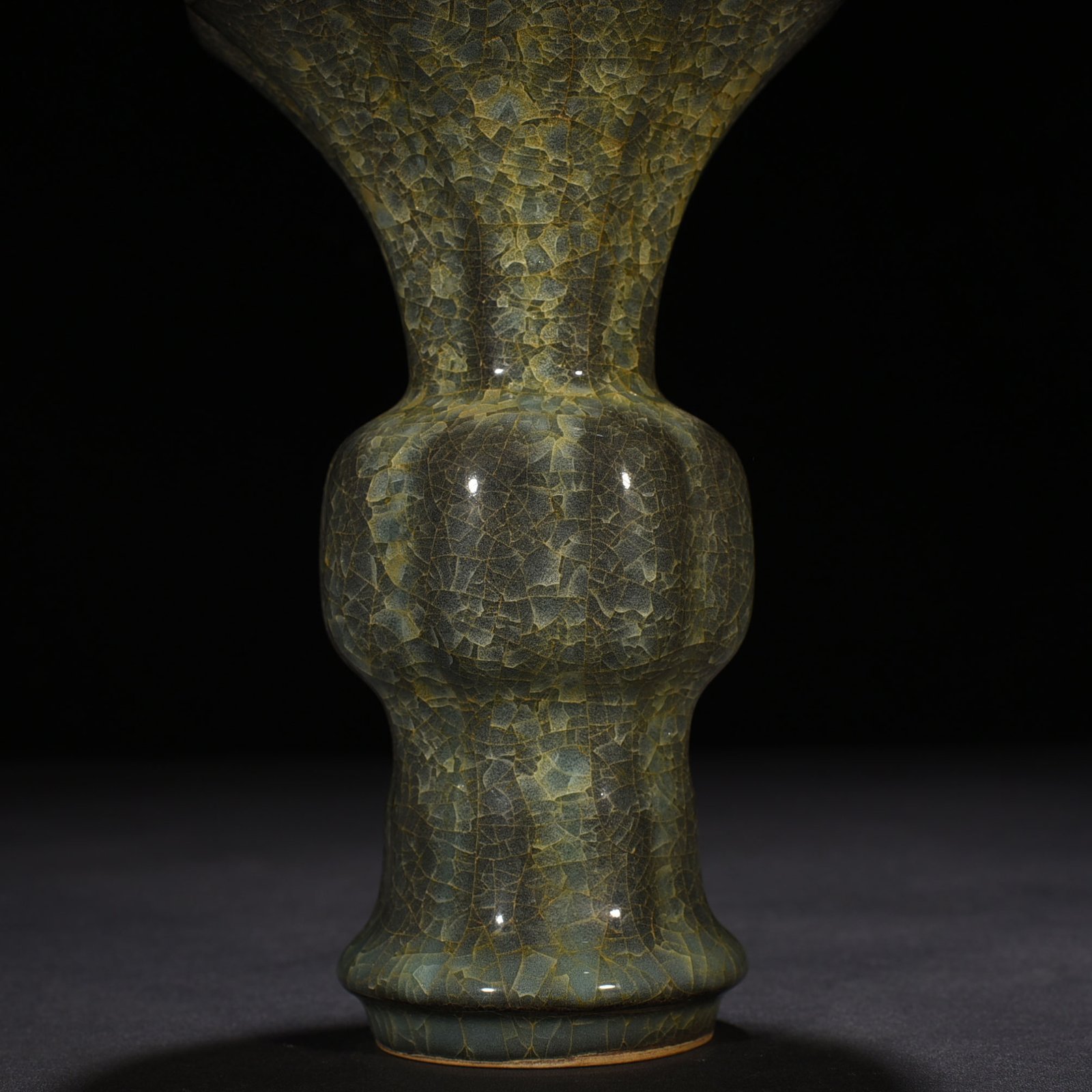 Song Dynasty Guan Kiln Ice Crack Flower Goblet