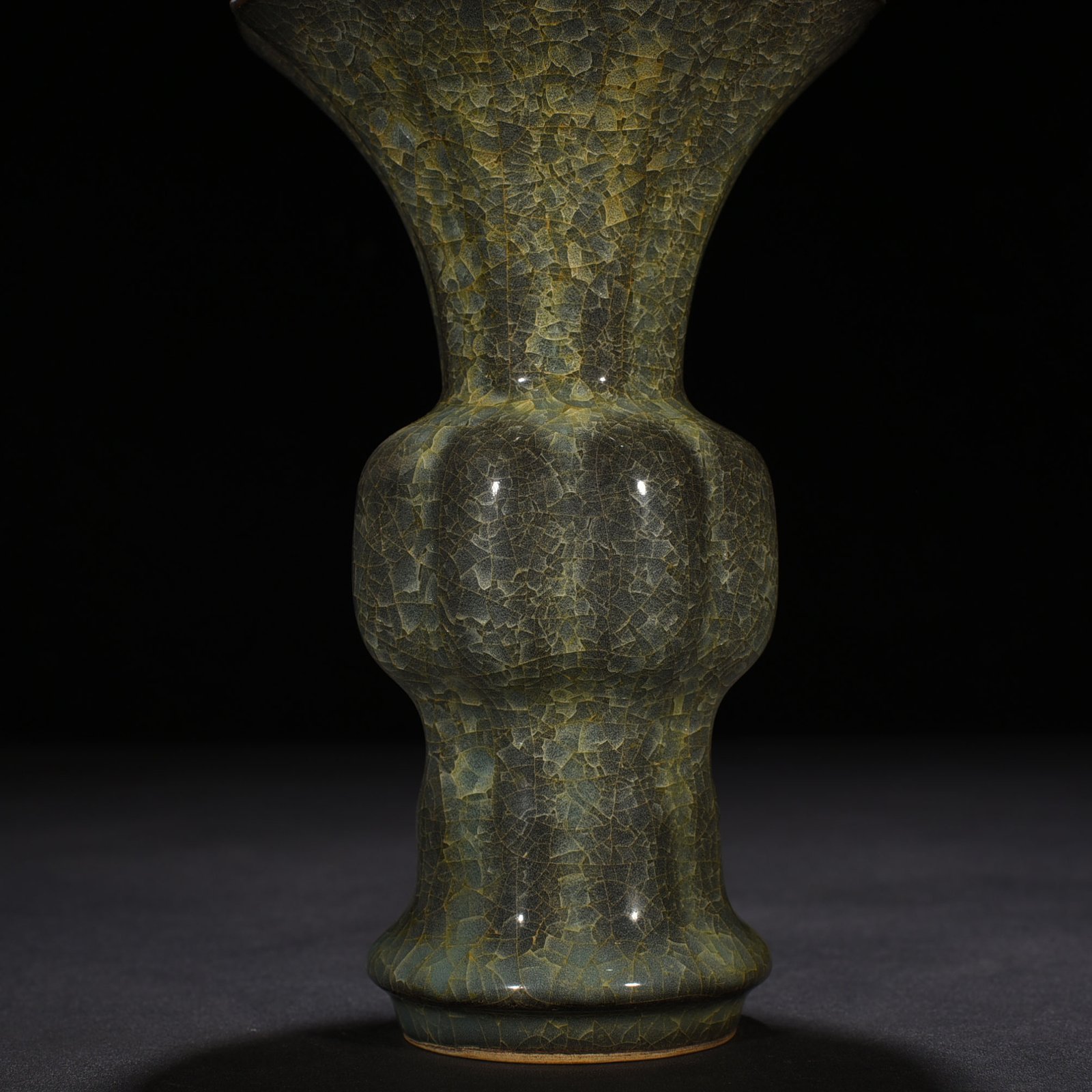 Song Dynasty Guan Kiln Ice Crack Flower Goblet
