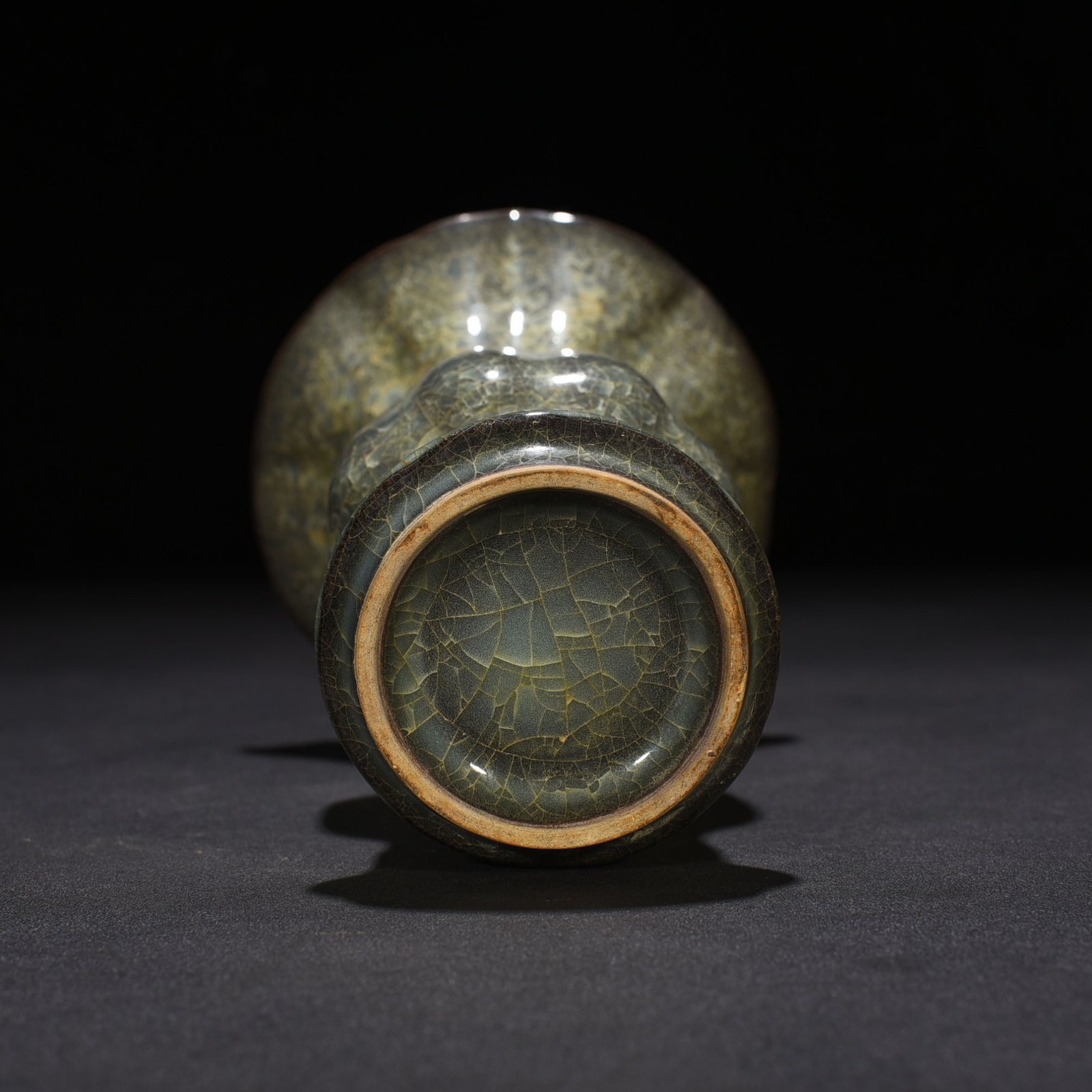 Song Dynasty Guan Kiln Ice Crack Flower Goblet
