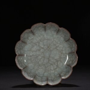 Song Dynasty Guan Ice Cracked Lotus Petal Wash
