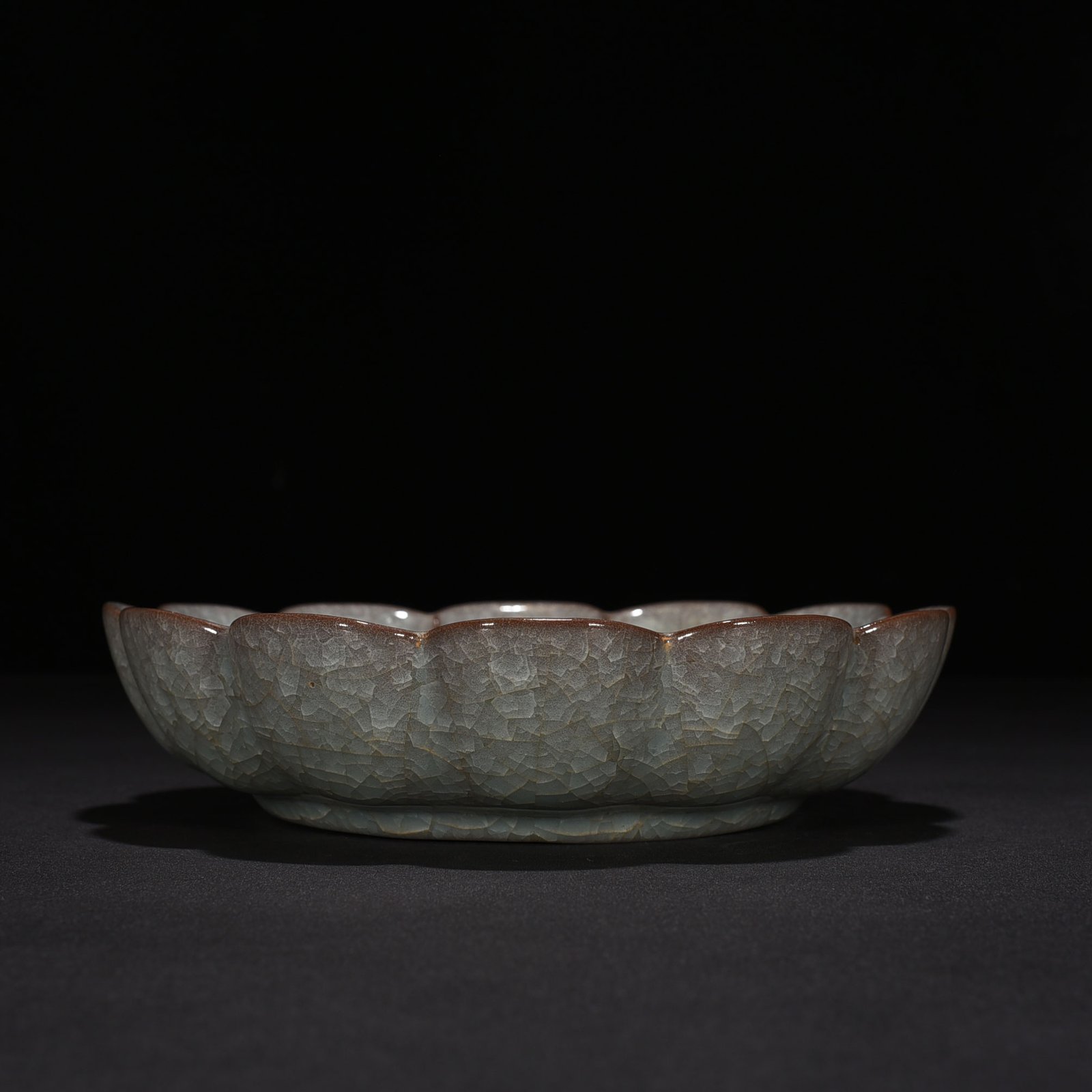 Song Dynasty Guan Ice Cracked Lotus Petal Wash