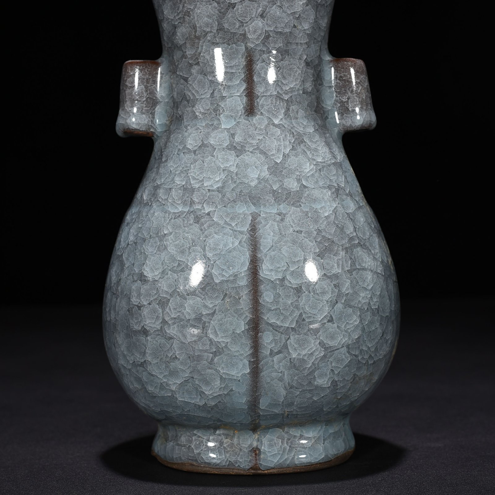 Song Dynasty kiln ice cracked through-ear bottle