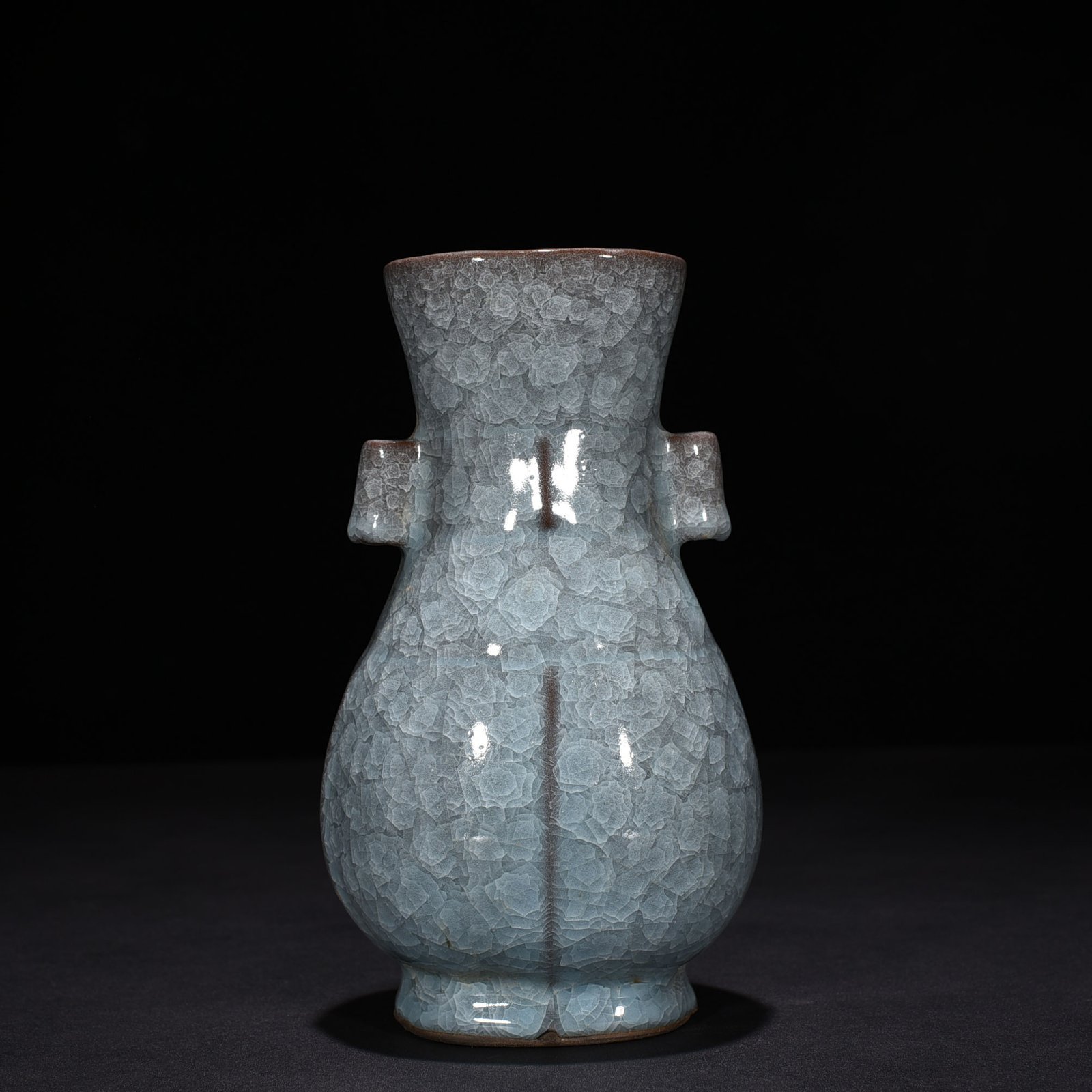 Song Dynasty kiln ice cracked through-ear bottle