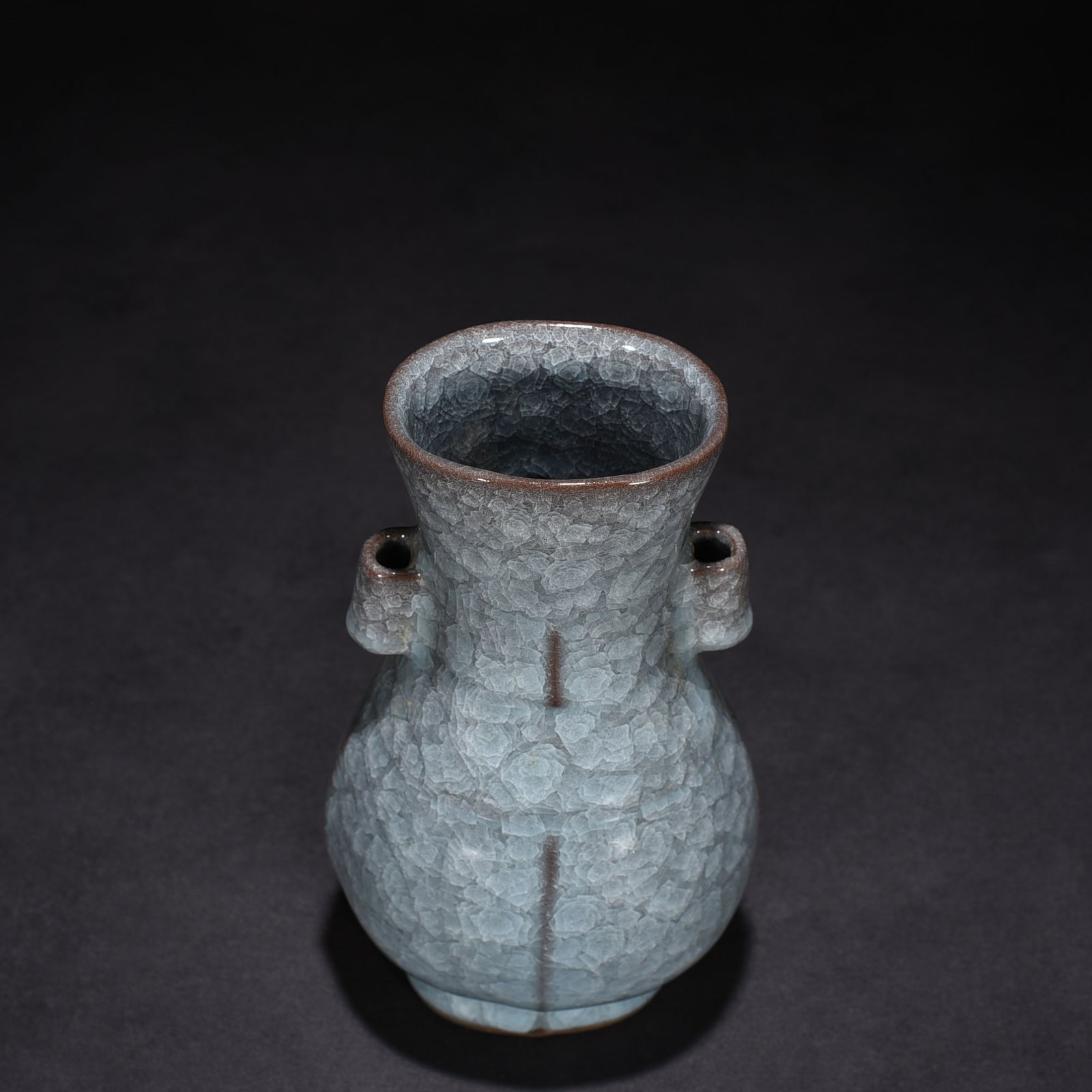 Song Dynasty kiln ice cracked through-ear bottle