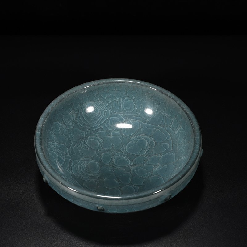 Song Dynasty Guan kiln ice crack drum nail wash
