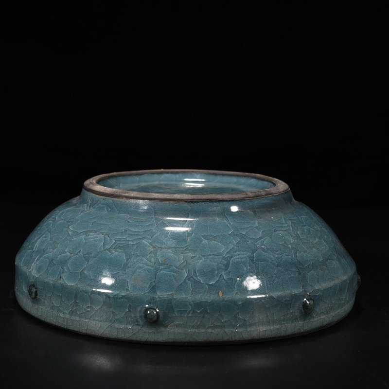 Song Dynasty Guan kiln ice crack drum nail wash