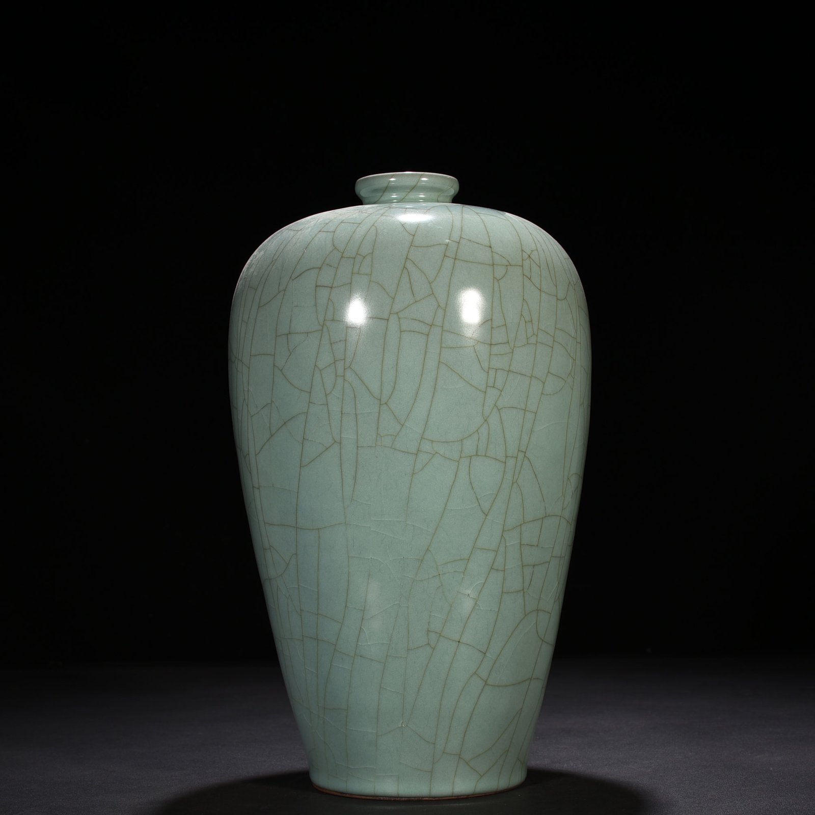 Song Dynasty Guan plum vase