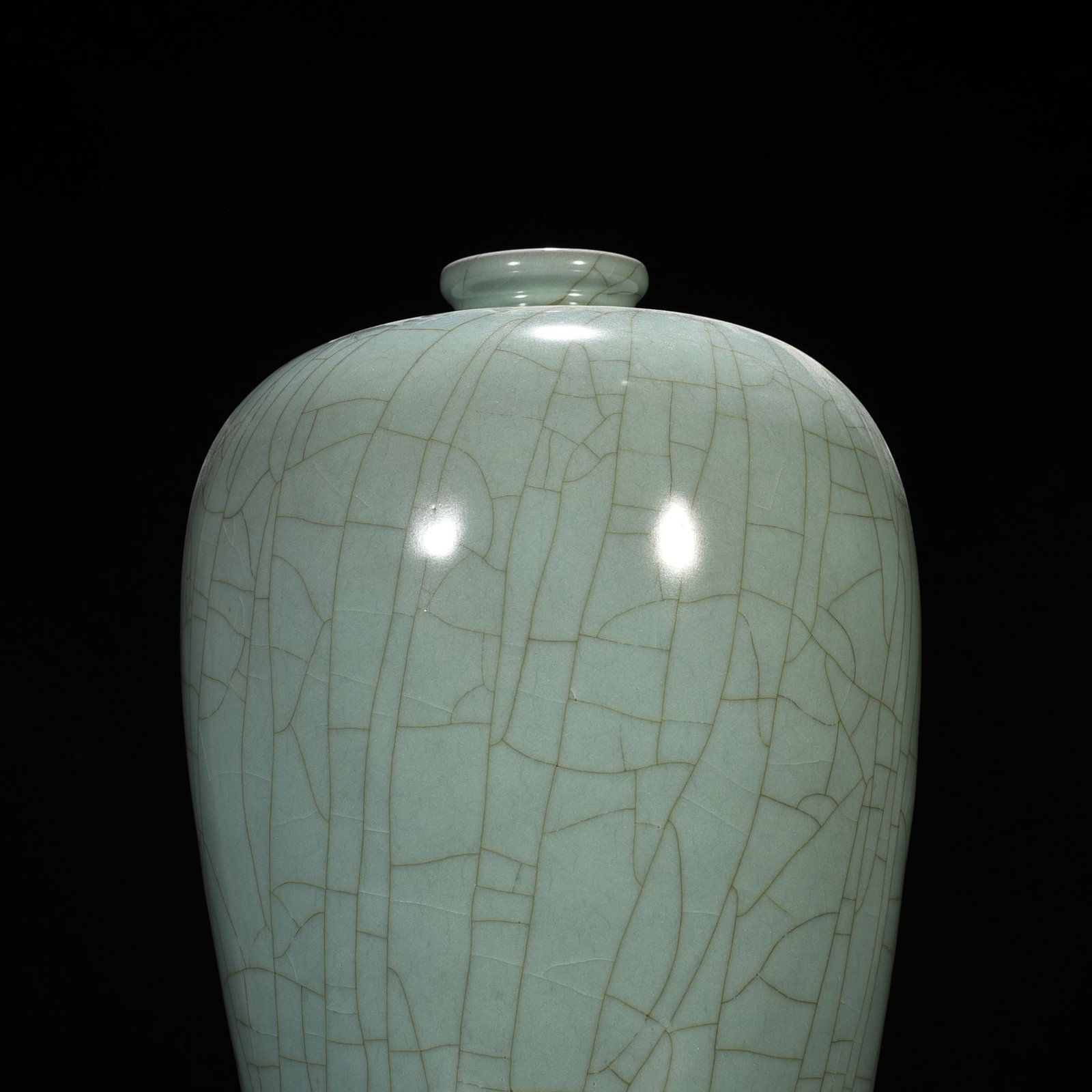 Song Dynasty Guan plum vase