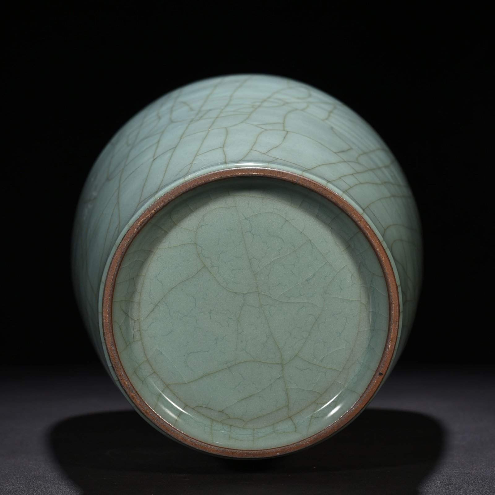 Song Dynasty Guan plum vase