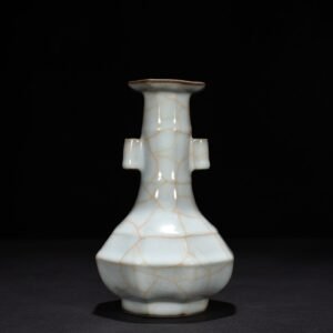 Song Dynasty Official Kiln moon white glaze octagonal ear vase