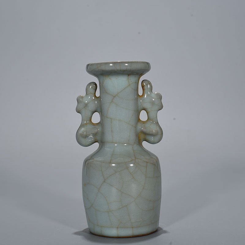 Song Dynasty  Official Kiln moon white glaze phoenix ear vase