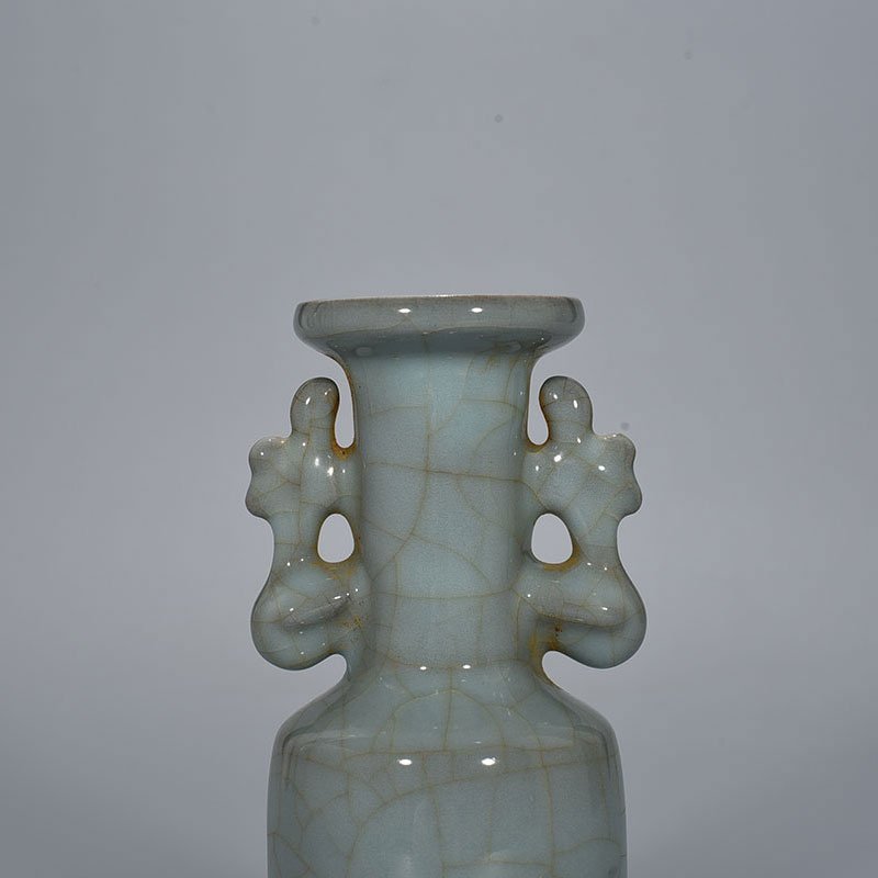 Song Dynasty  Official Kiln moon white glaze phoenix ear vase