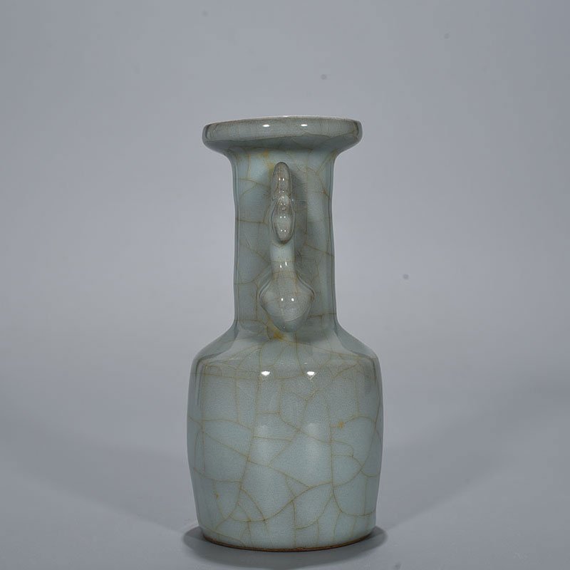 Song Dynasty  Official Kiln moon white glaze phoenix ear vase