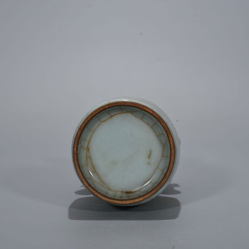 Song Dynasty  Official Kiln moon white glaze phoenix ear vase
