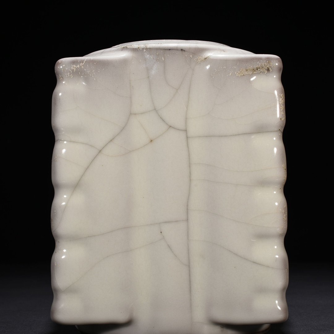 Song Dynasty  Official Kiln moon white glaze Cong vase