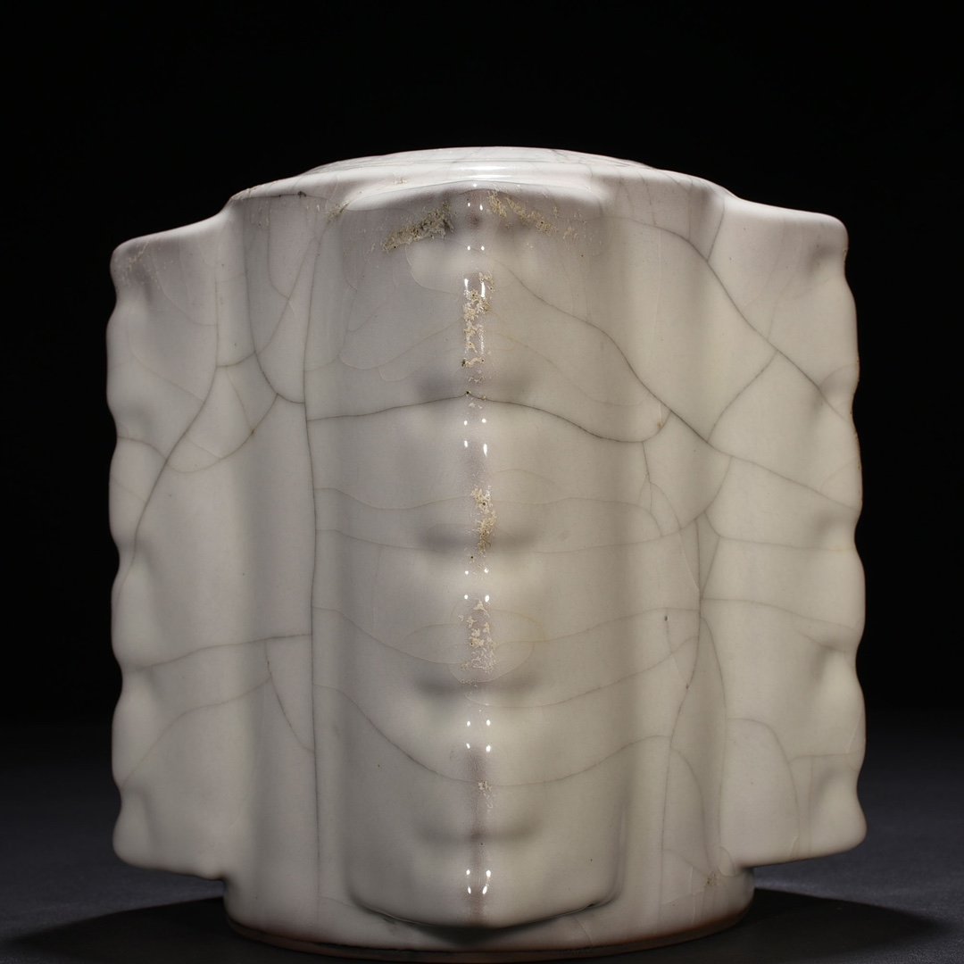 Song Dynasty  Official Kiln moon white glaze Cong vase