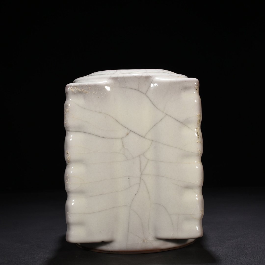 Song Dynasty  Official Kiln moon white glaze Cong vase