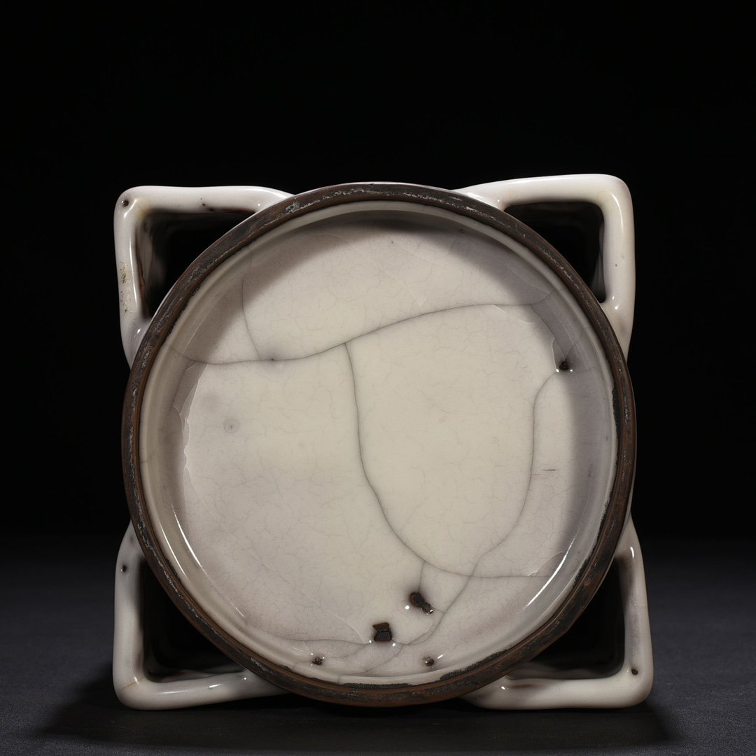 Song Dynasty  Official Kiln moon white glaze Cong vase
