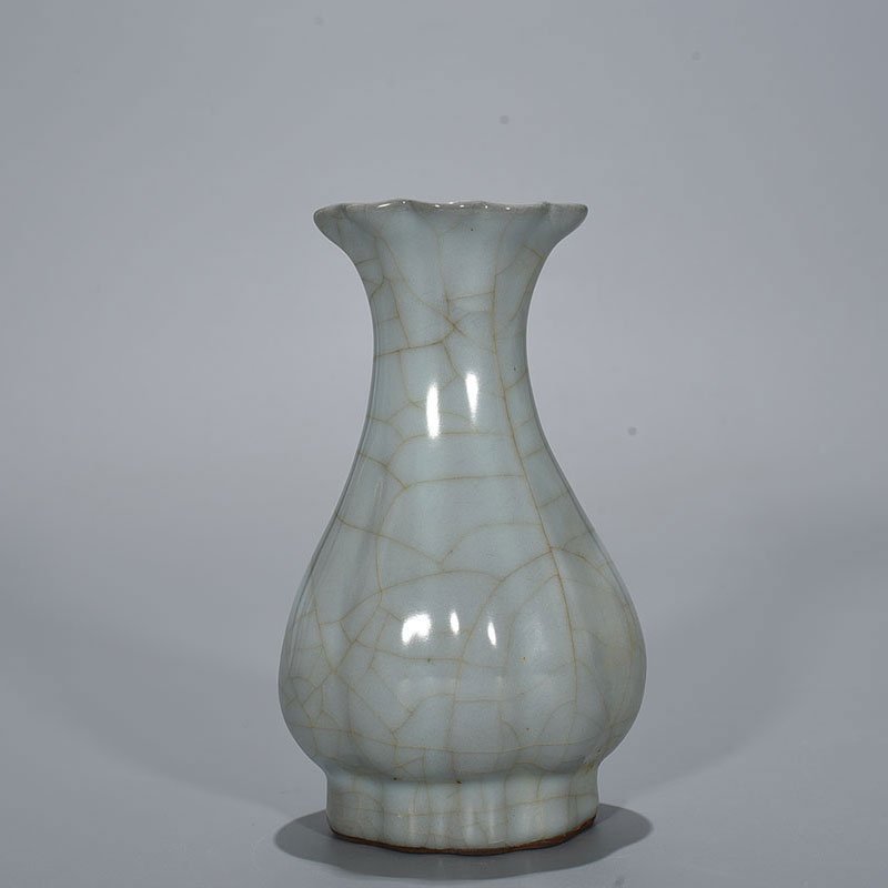Song Dynasty  Official Kiln moon white glazed melon vase