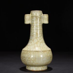 Song Dynasty Official Kiln moon white glaze through-ear vase