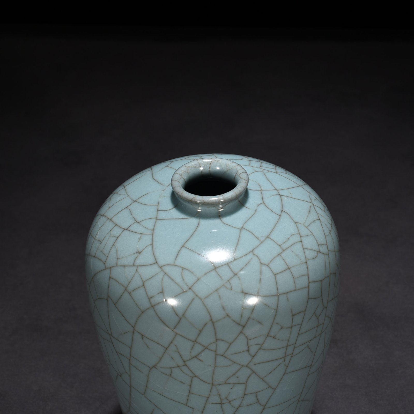 Song Dynasty Guan Kiln plum vase