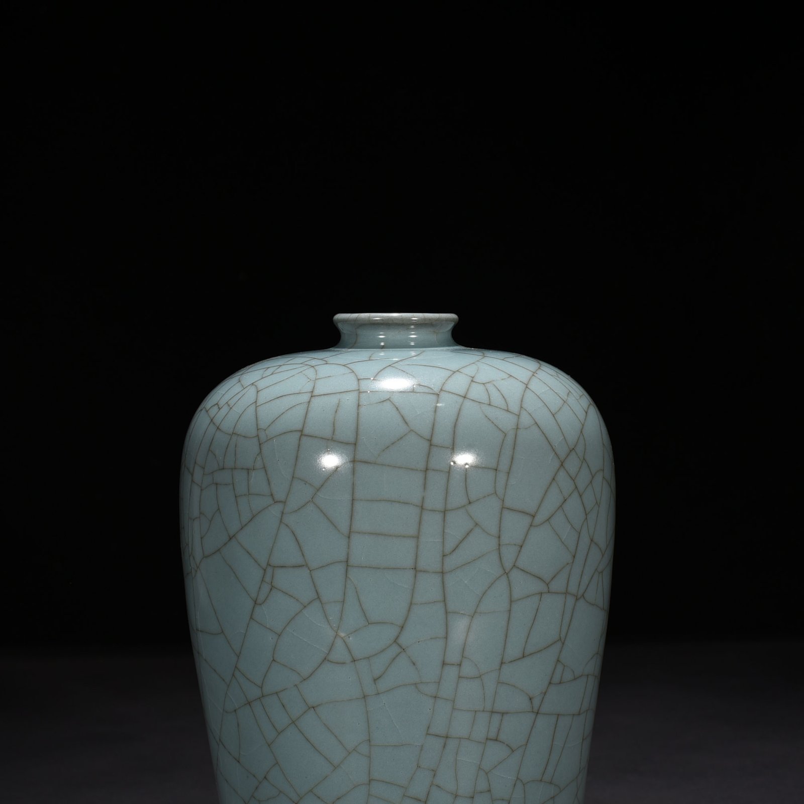 Song Dynasty Guan Kiln plum vase