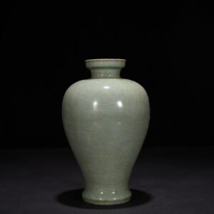 Song Dynasty Guan Kiln plum vase