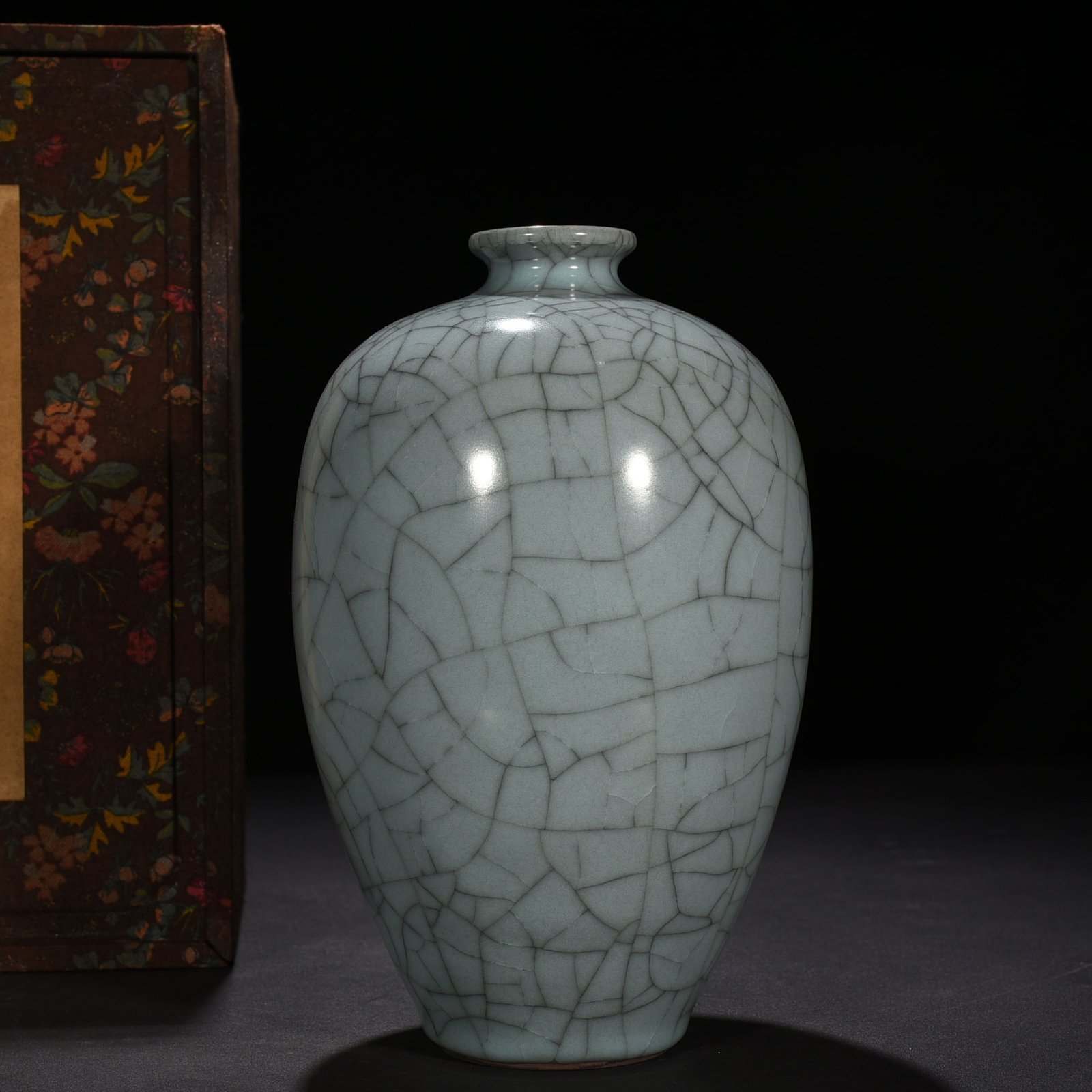 Song Dynasty Official kiln plum vase