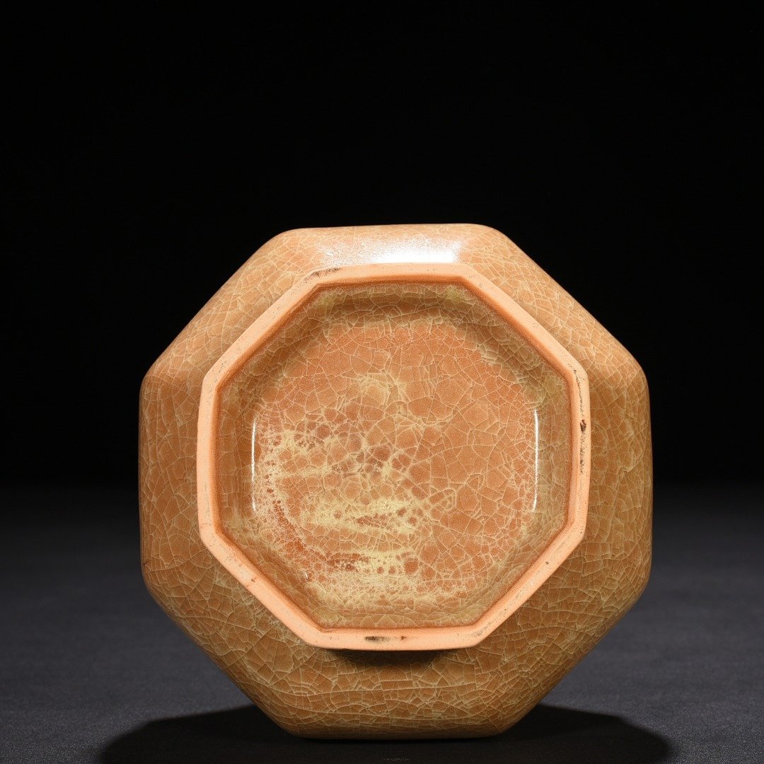 Song Dynasty kiln glaze ice cracked eight-way plate mouth bottle