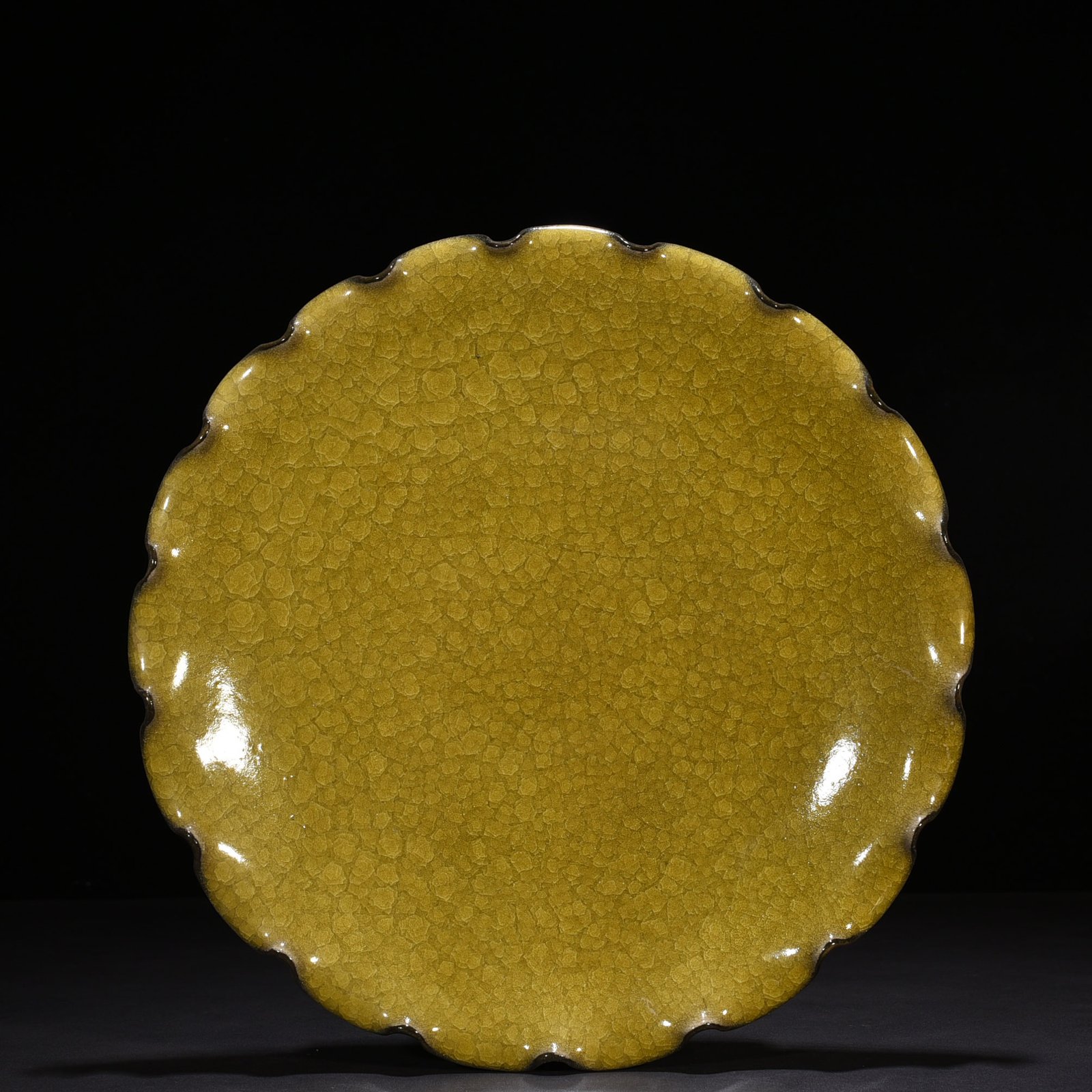 Song Dynasty official kiln glaze ice cracked lotus leaf plate