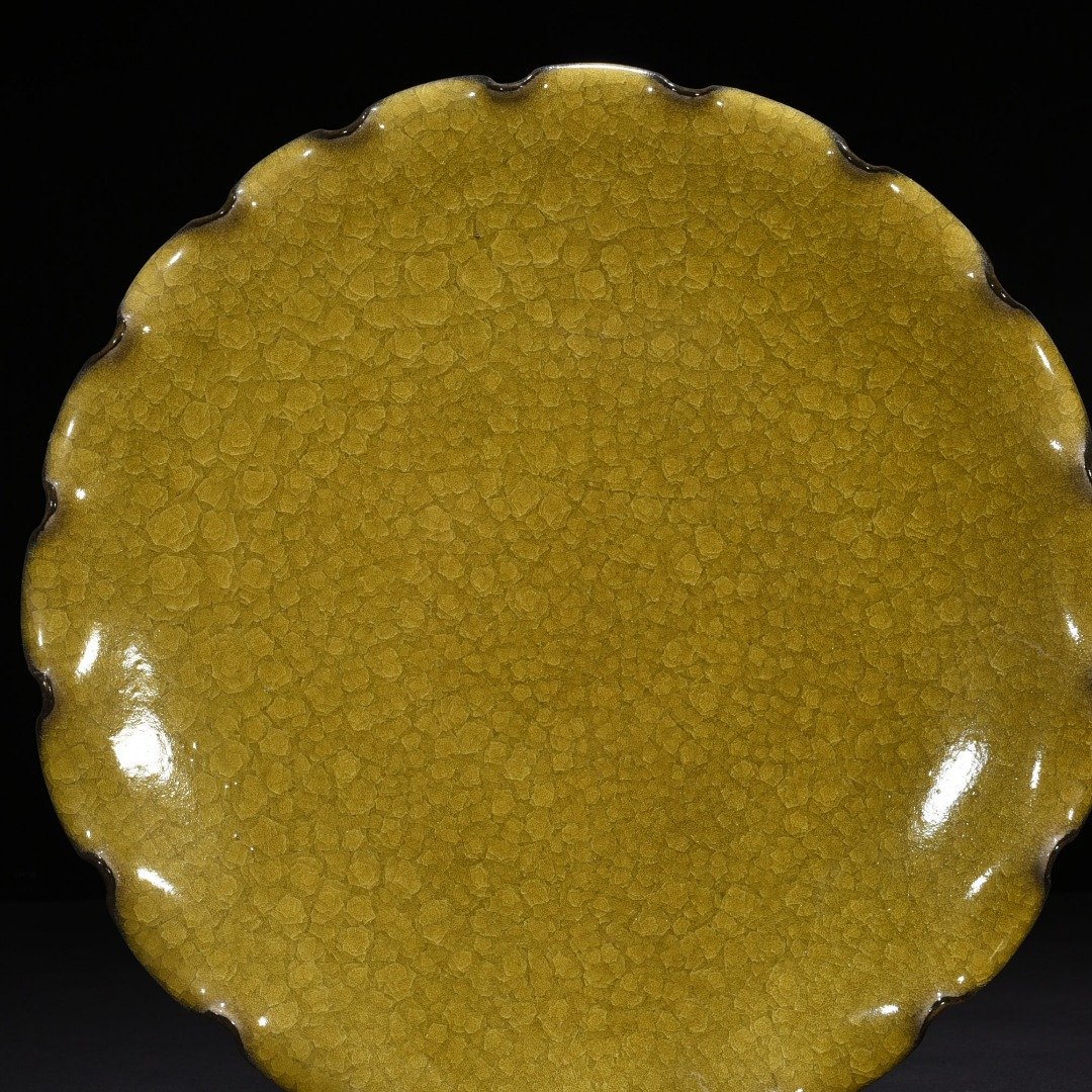 Song Dynasty official kiln glaze ice cracked lotus leaf plate