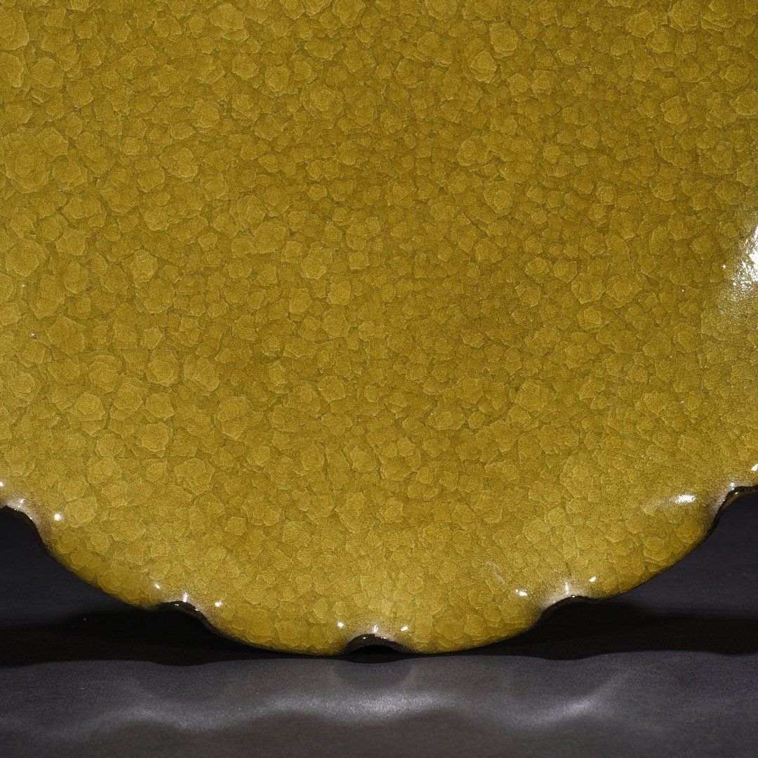 Song Dynasty official kiln glaze ice cracked lotus leaf plate