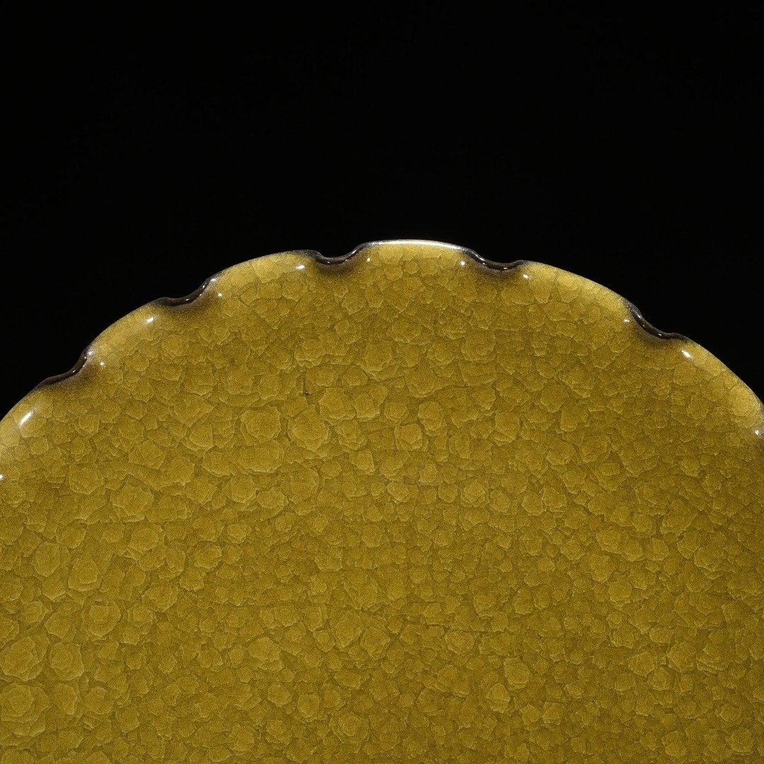 Song Dynasty official kiln glaze ice cracked lotus leaf plate