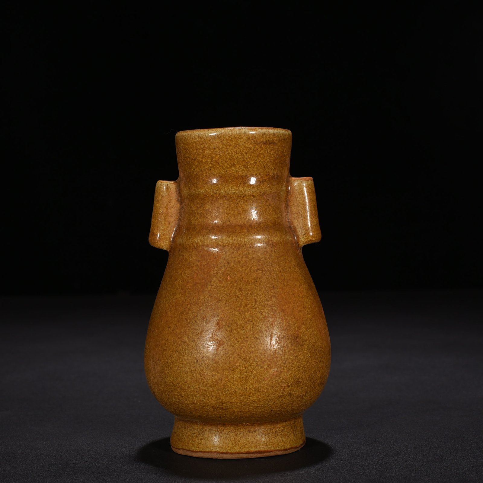 Song Dynasty official kiln glaze through-ear vase