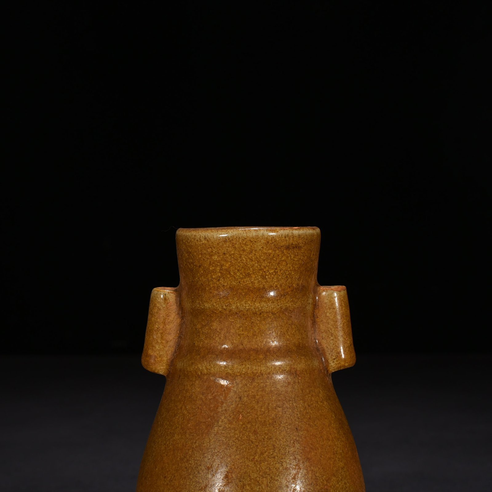 Song Dynasty official kiln glaze through-ear vase