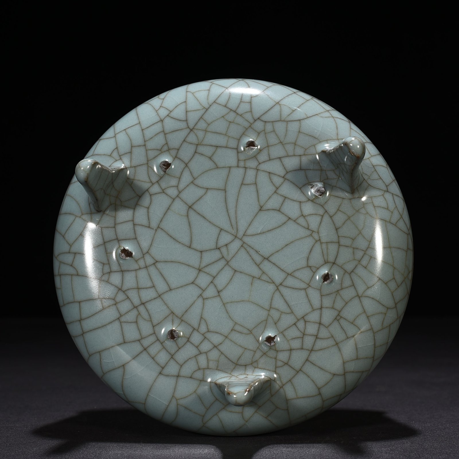 Song Dynasty official kiln dazzling pattern three-legged furnace