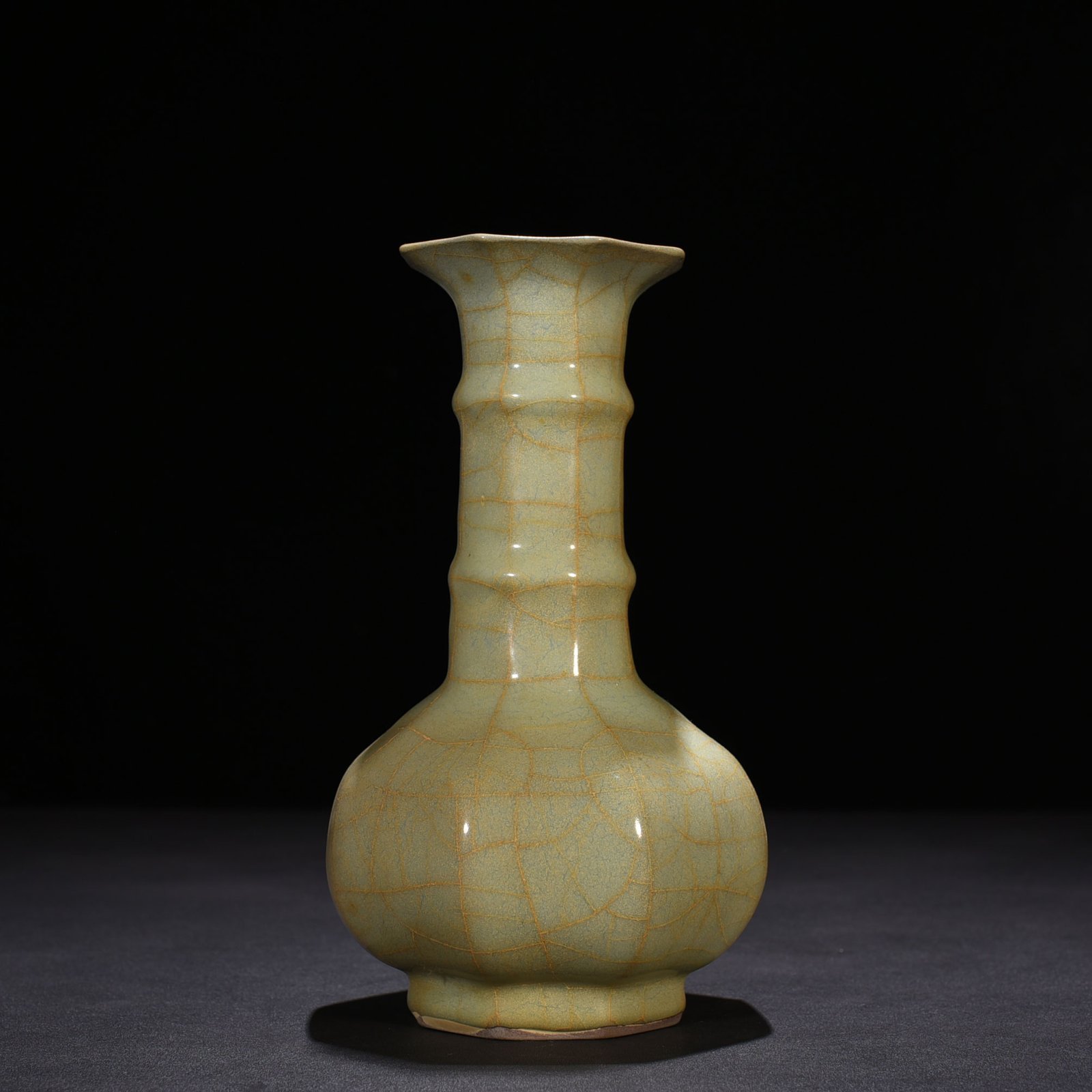 Song Dynasty official kiln dazzling pattern octagonal vase