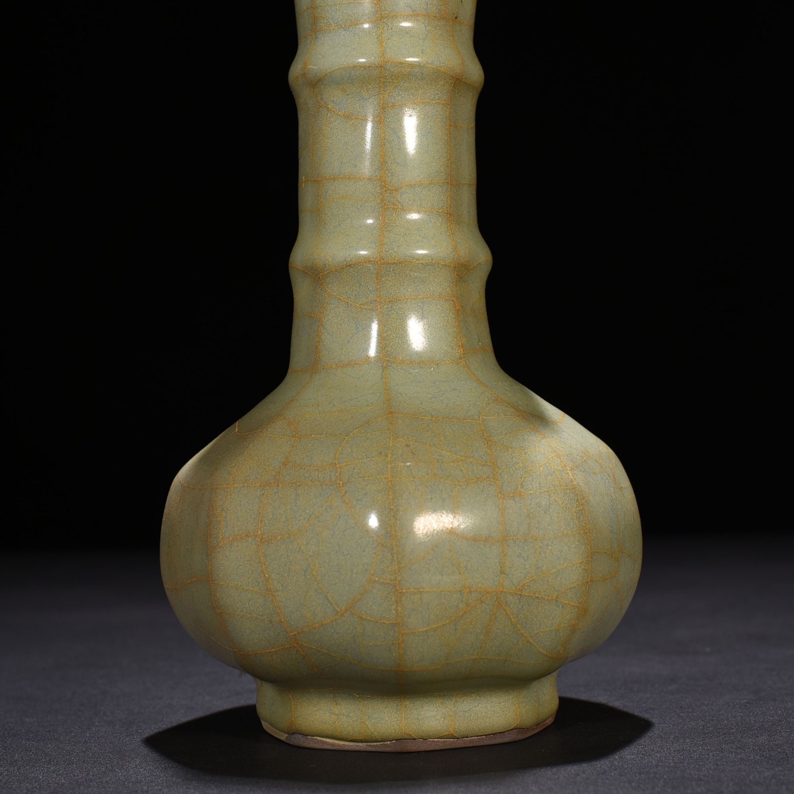 Song Dynasty official kiln dazzling pattern octagonal vase