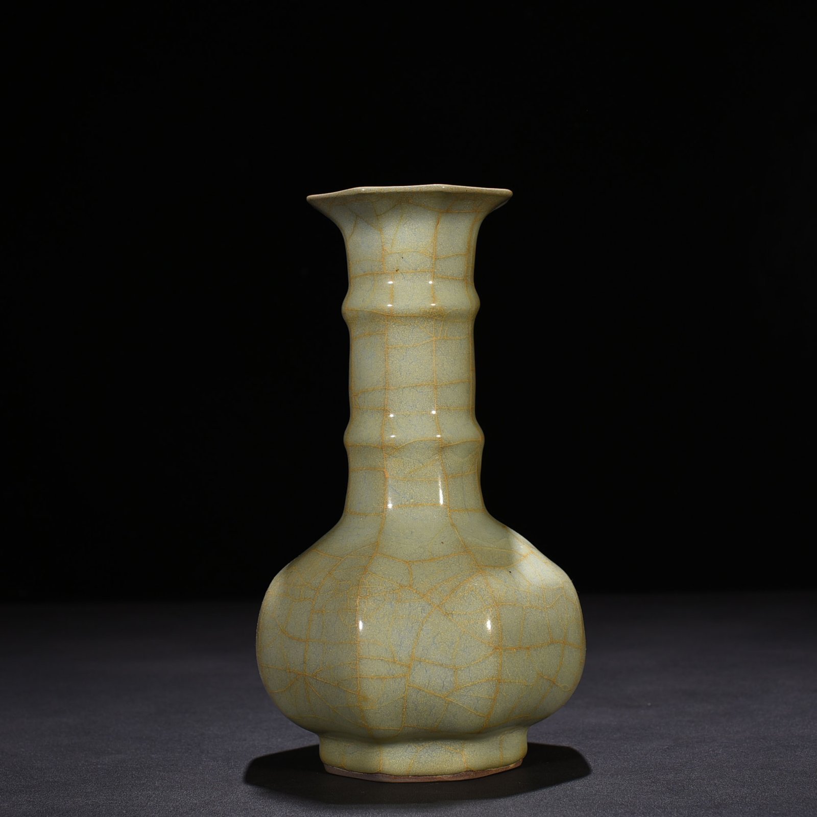 Song Dynasty official kiln dazzling pattern octagonal vase