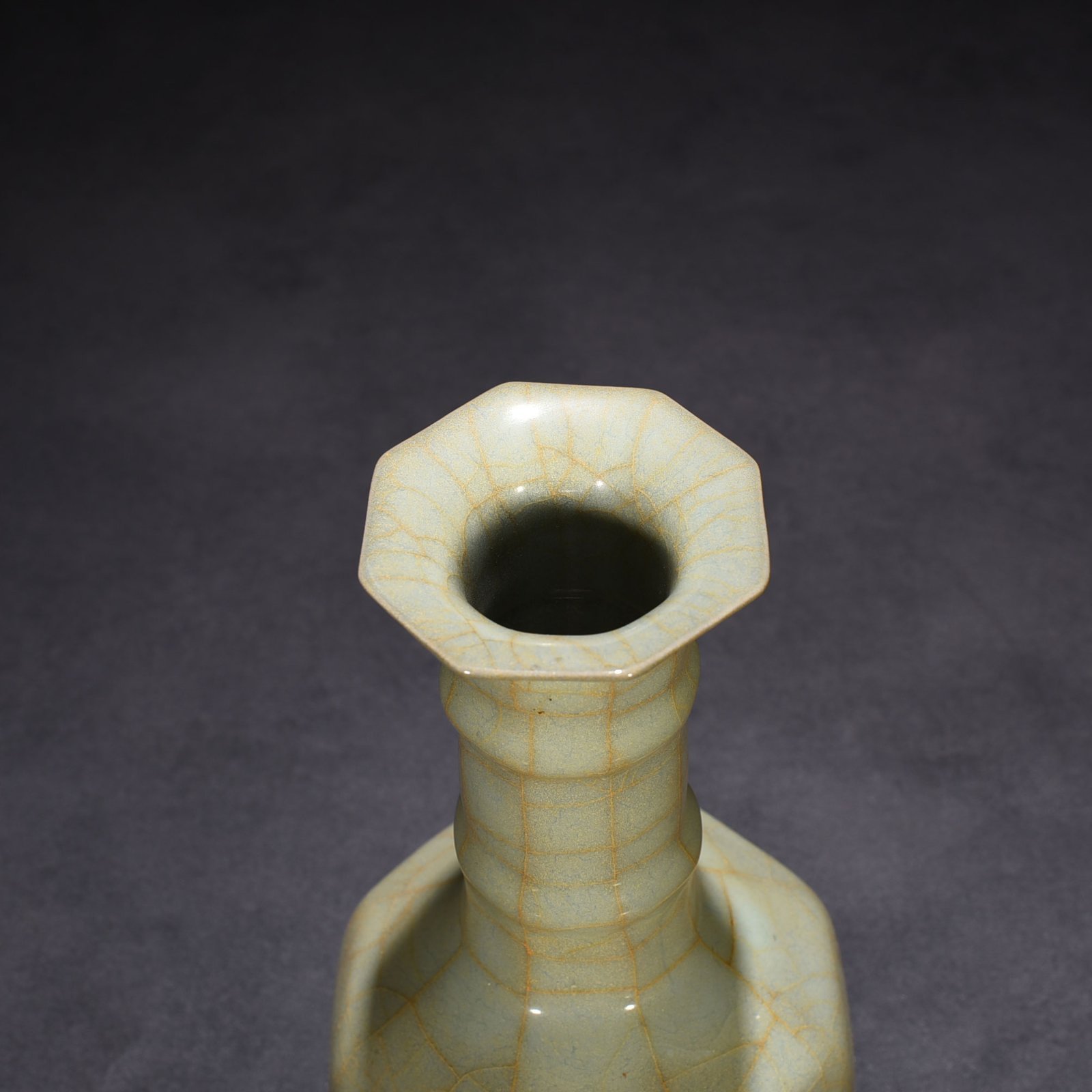 Song Dynasty official kiln dazzling pattern octagonal vase