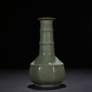 Song Dynasty official kiln dazzling pattern eight-sided vase