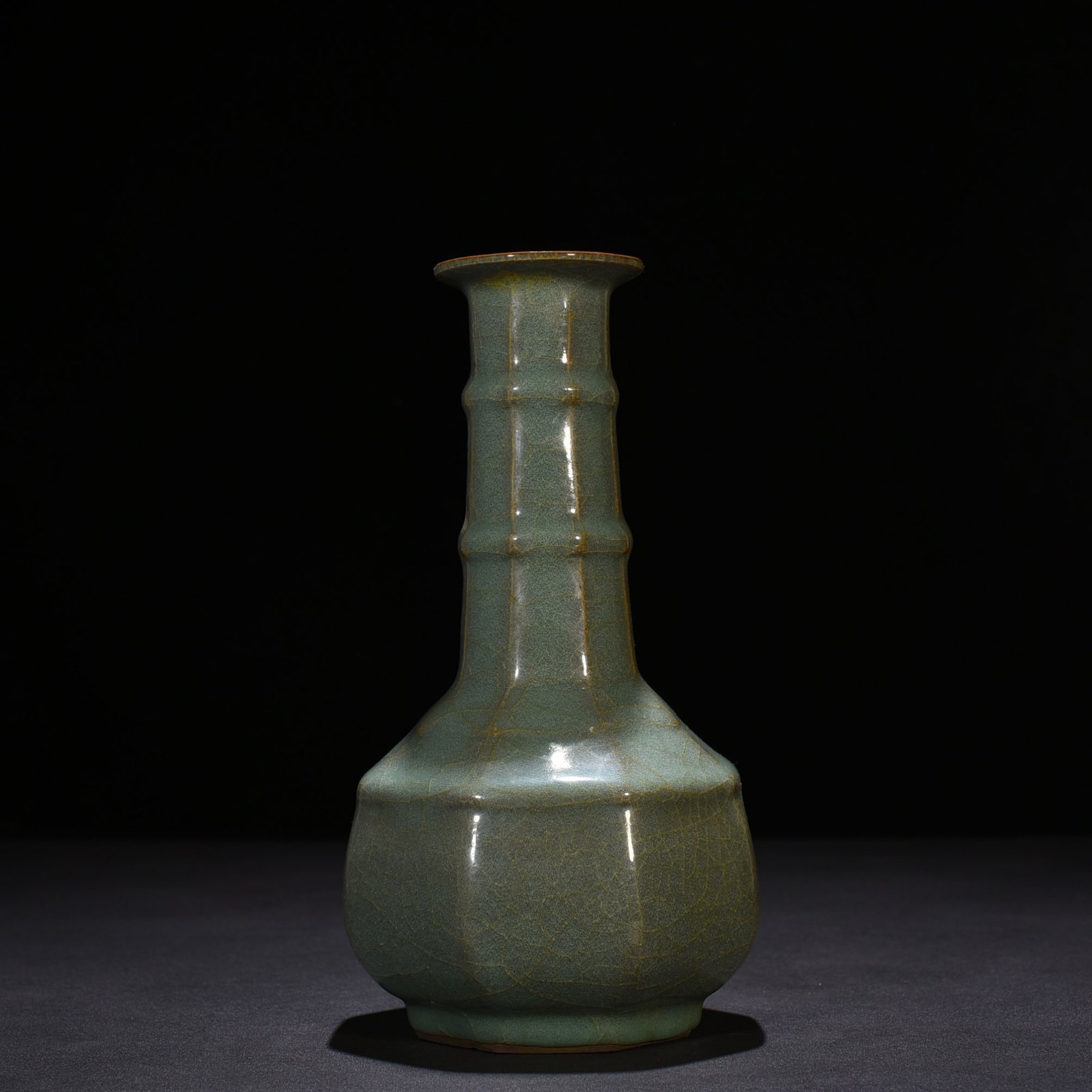 Song Dynasty official kiln dazzling pattern eight-sided vase