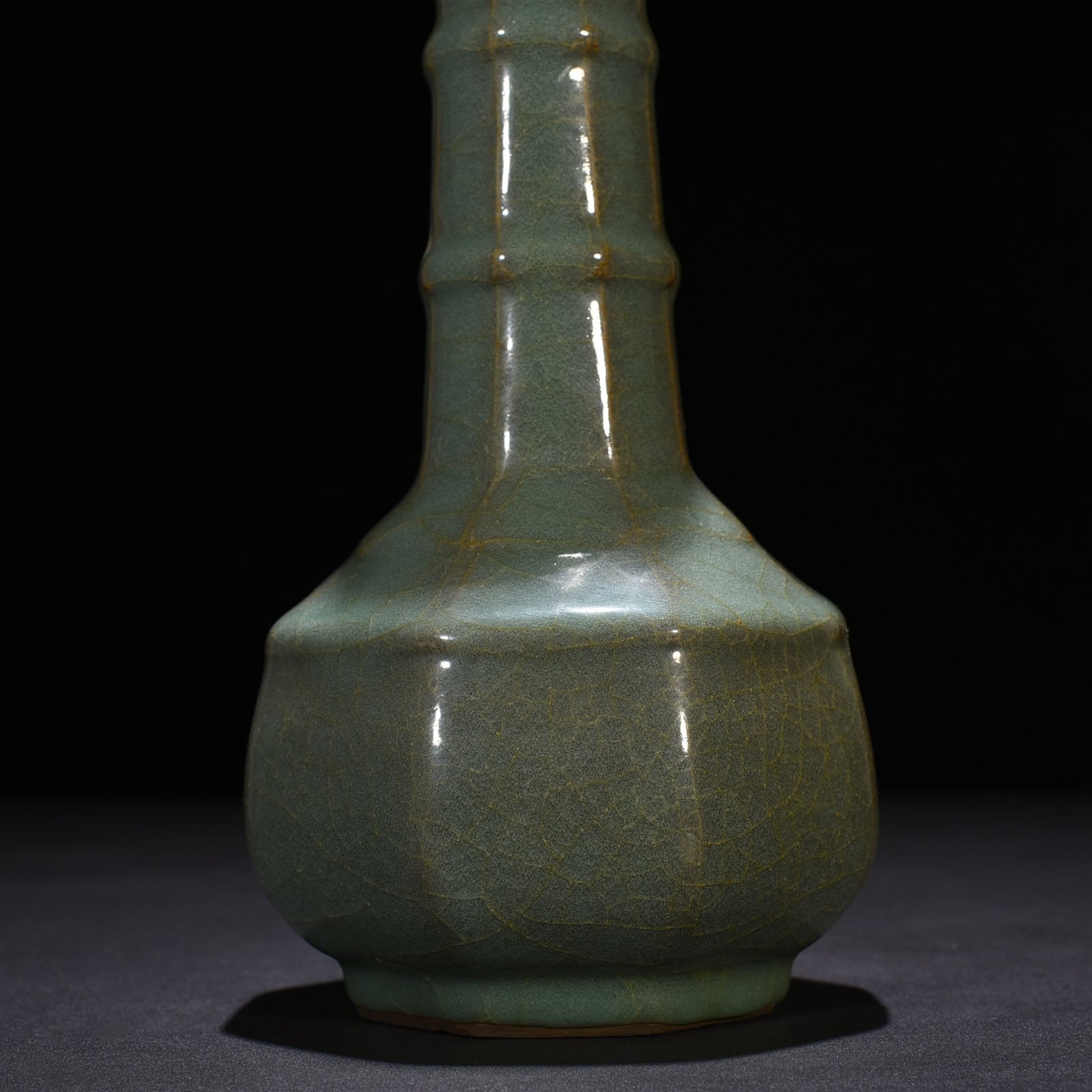Song Dynasty official kiln dazzling pattern eight-sided vase