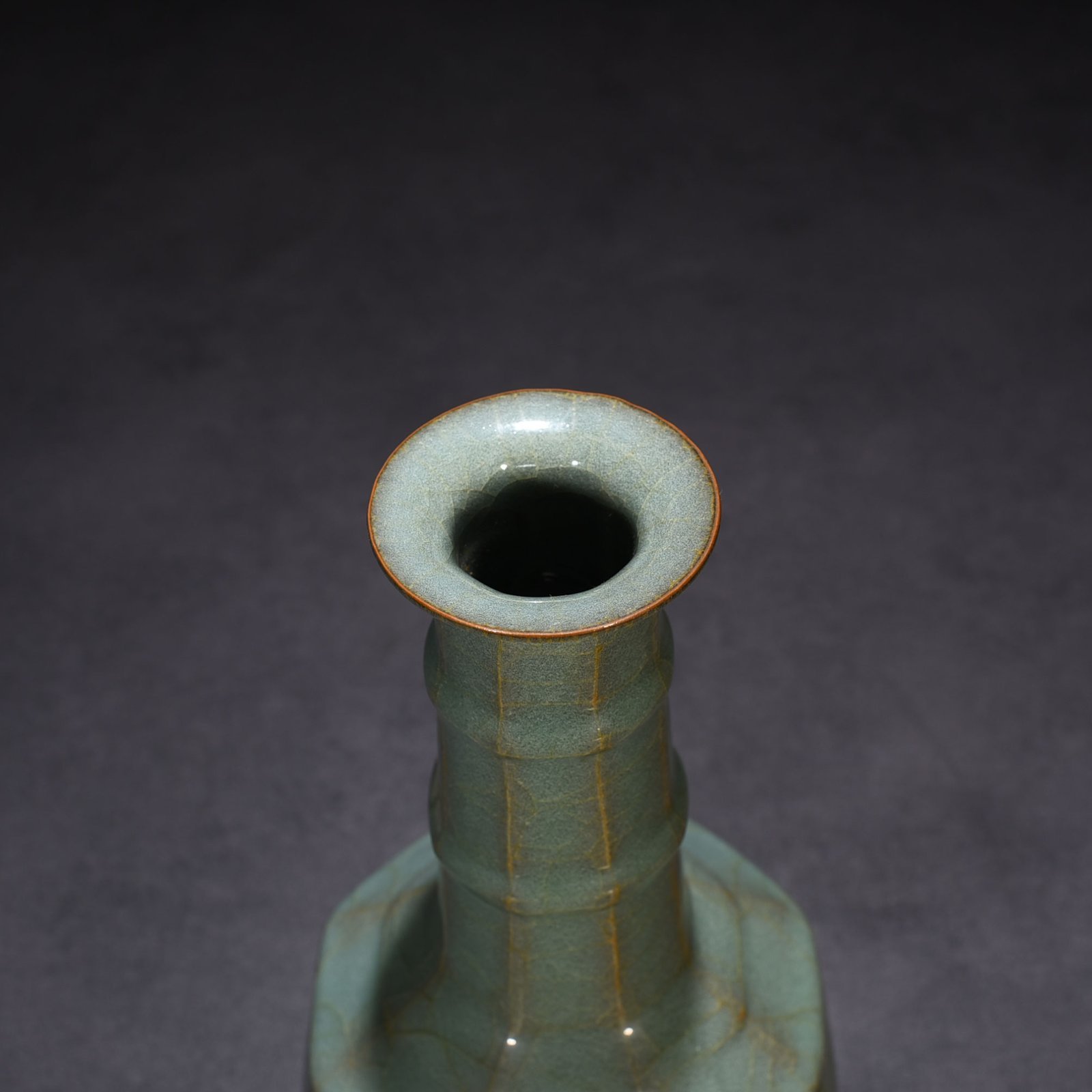 Song Dynasty official kiln dazzling pattern eight-sided vase