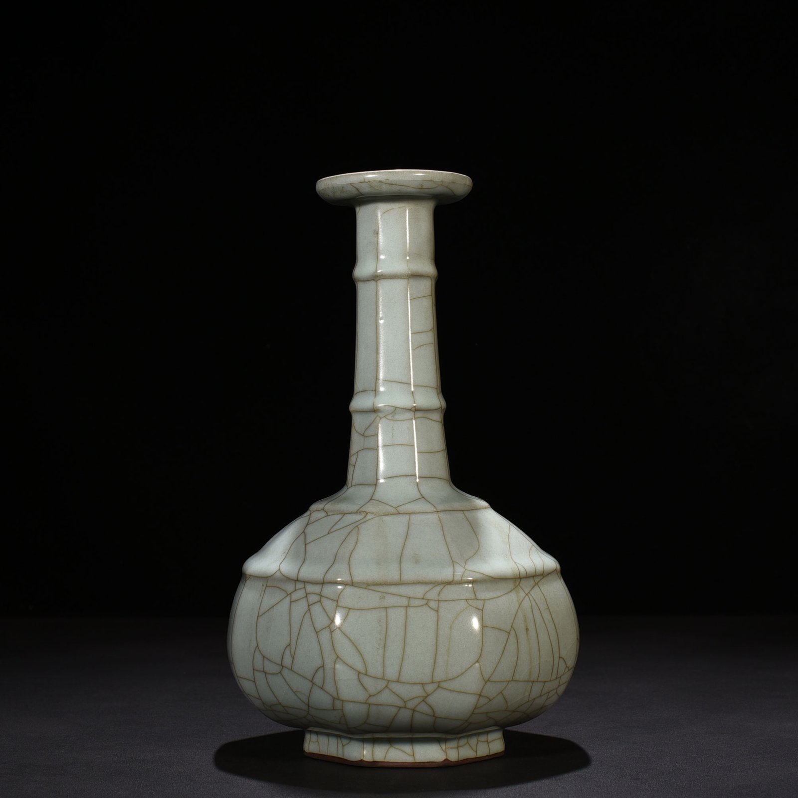 Song Dynasty official kiln dazzling pattern eight-sided plate mouth bottle