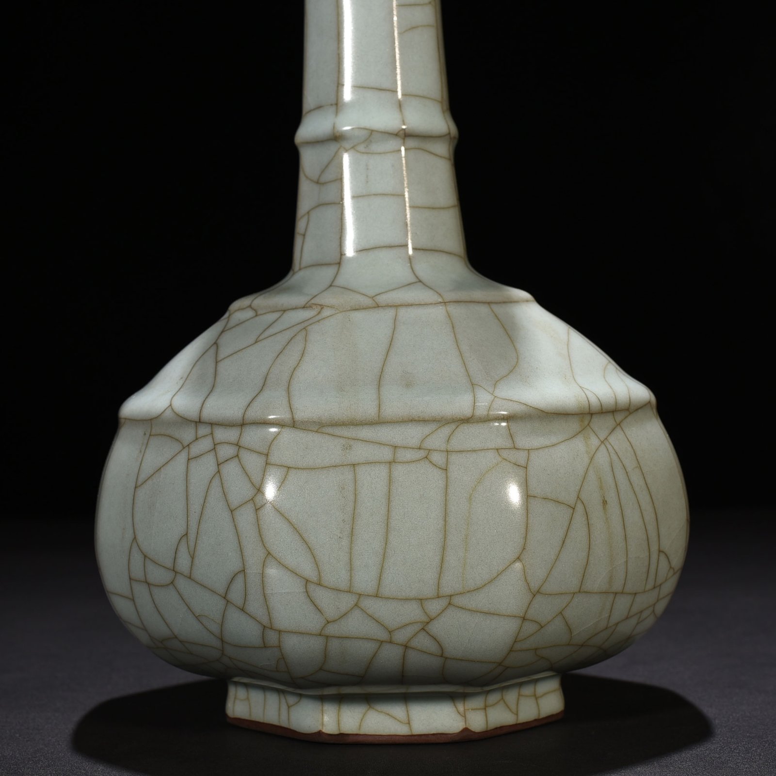 Song Dynasty official kiln dazzling pattern eight-sided plate mouth bottle